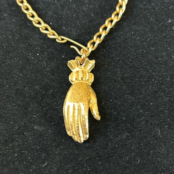 Unusual Vintage Gold Tone Chain Necklace with Cuffed Hand Pendant - Picture 1 of 6